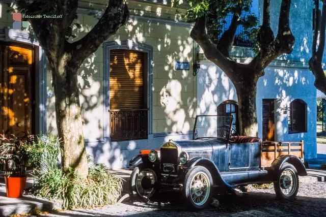 NFT 018: Fascinating automobiles in Uruguay