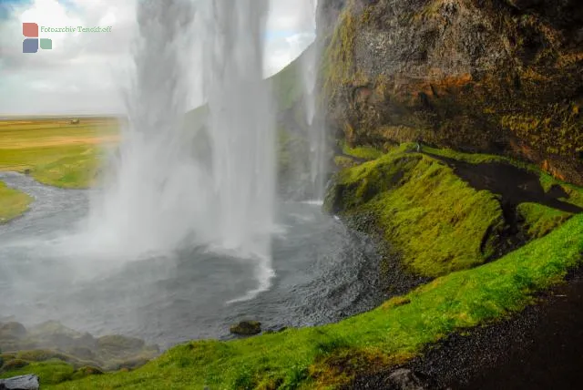 NFT 042: Der Seljalandfoss auf Island