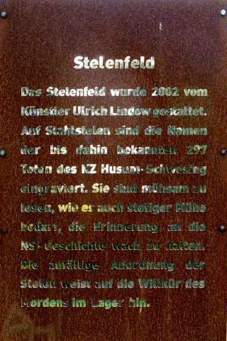 Das Stelenfeld des Künstlers Ulrich Lindow, 2002