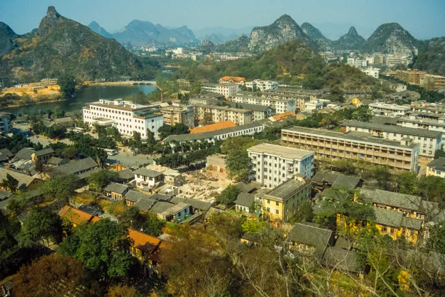 Die Stadt Guilin zwischen den Karstbergen