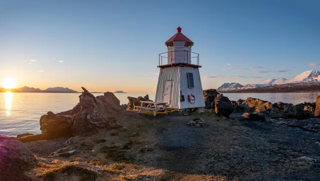 Der Leuchtturm an der Spitze von Lenangsøyra