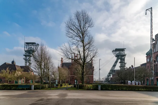 Die zwei Fördertürme der Zeche Zollern 2/4 in Bövinghausen