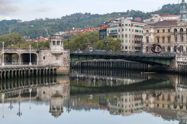 Bridges and buildings on the Nervión River