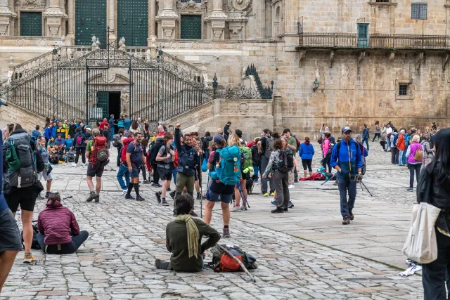 Ausgelassene Stimmung auf dem Platz vor der Kathedrale