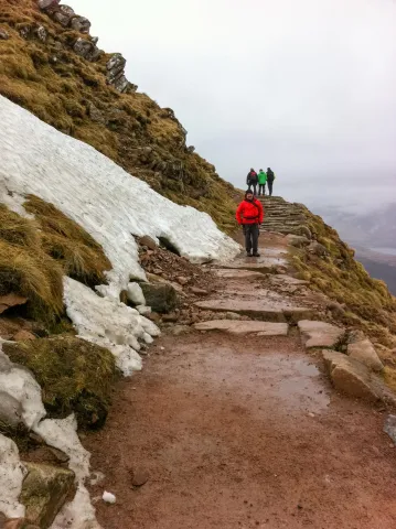 Wir gewinnen an Höhe und sehen den ersten Schnee