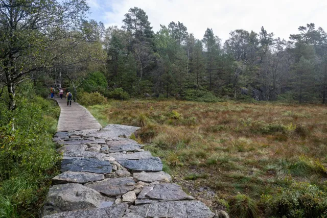 The first plateau on the way to Preikestolen