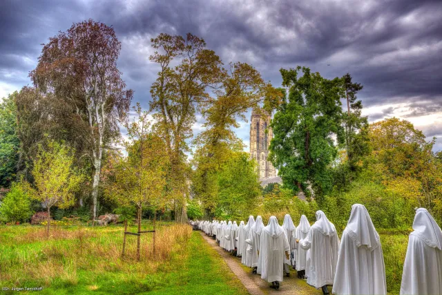 In the park of the Archbishop of Mechelen (HDR + AI procession)